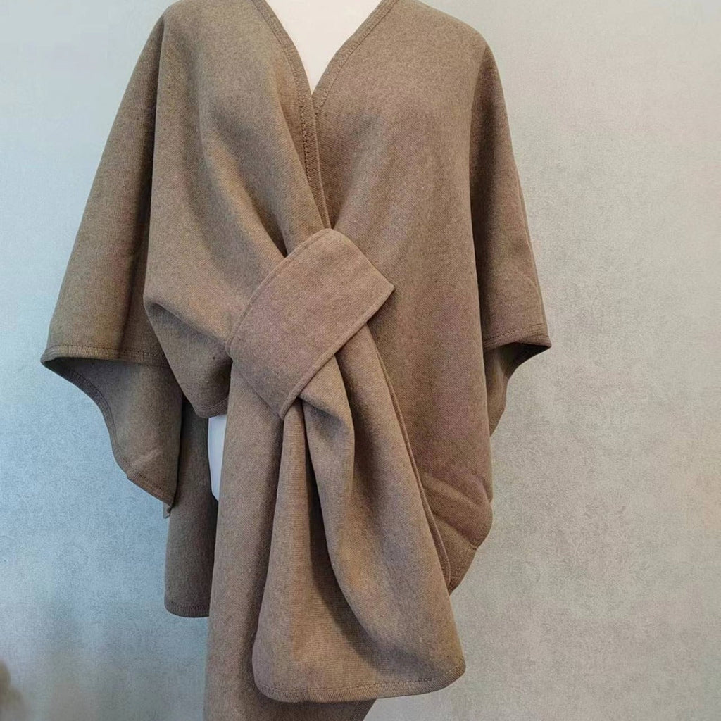 Cape Châle en Maille avec Col en Fourrure Synthétique et Pompons – vue 5 | Ma boutique pharaon