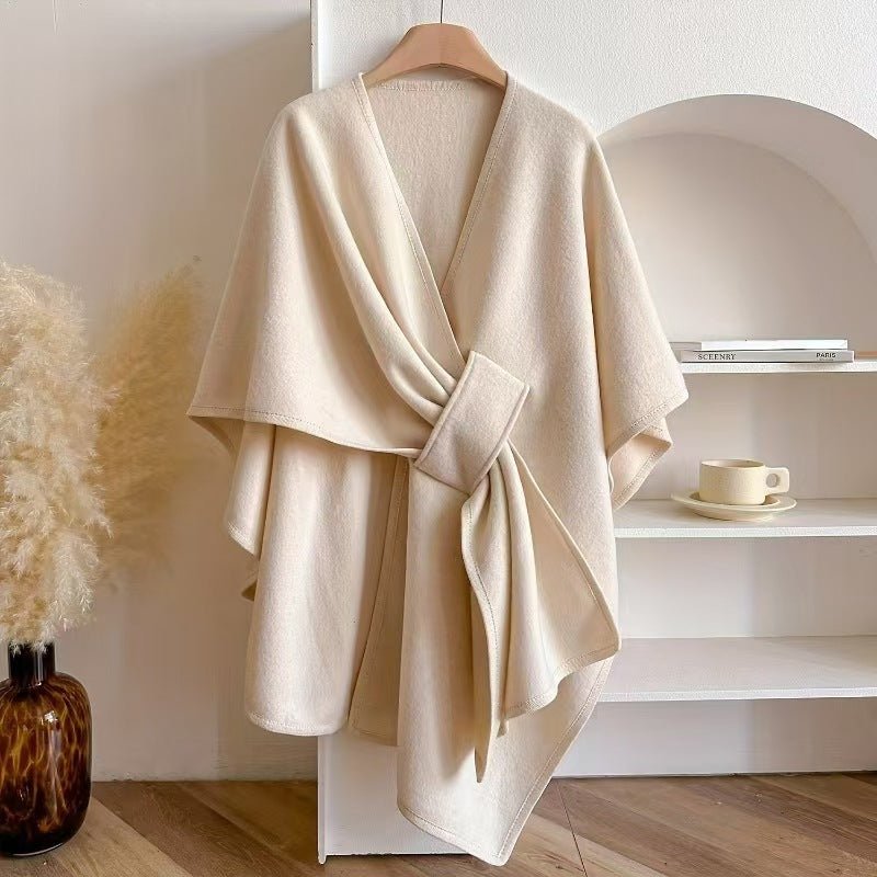 Cape Châle en Maille avec Col en Fourrure Synthétique et Pompons | Ma boutique pharaon