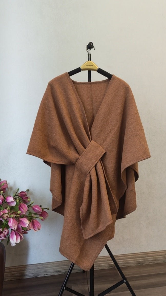 Cape Châle en Maille avec Col en Fourrure Synthétique et Pompons – vue 13 | Ma boutique pharaon