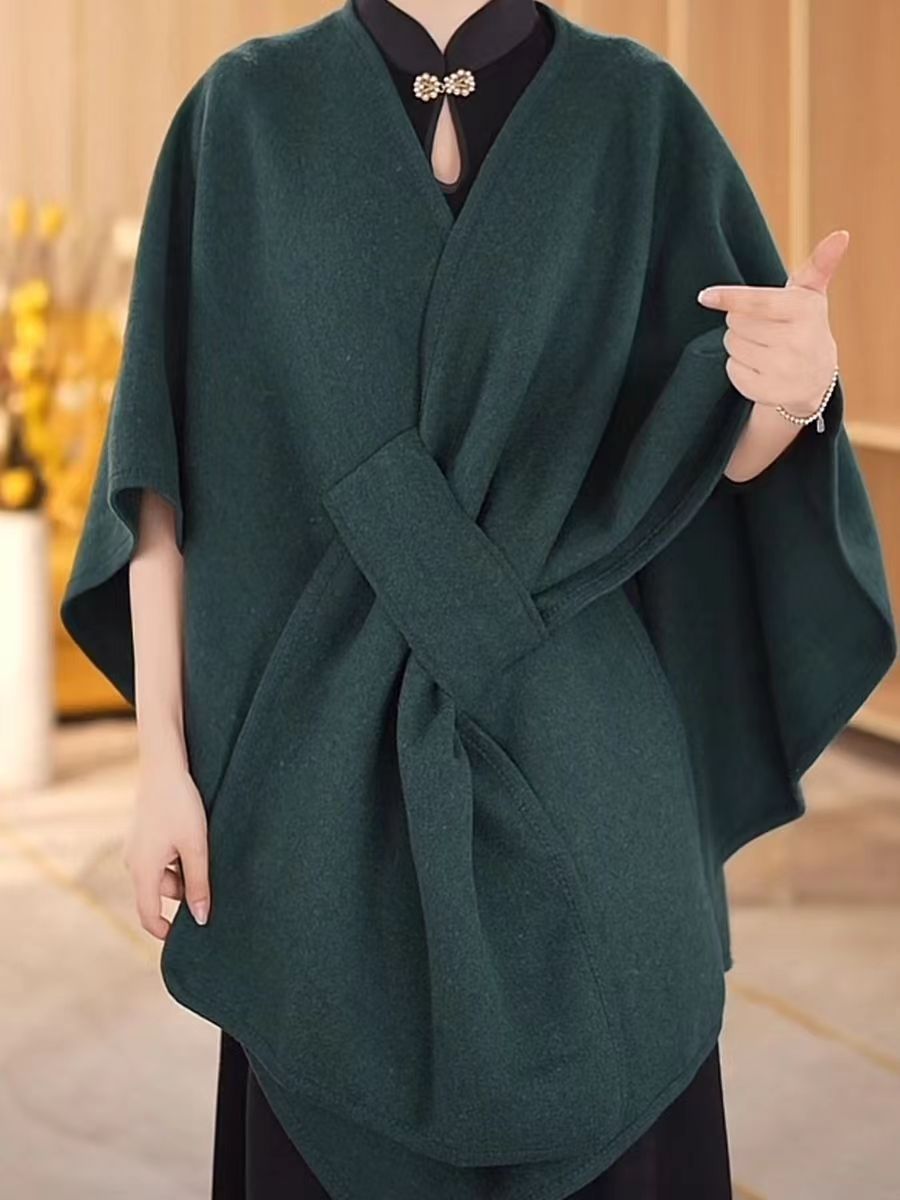 Cape Châle en Maille avec Col en Fourrure Synthétique et Pompons – vue 2 | Ma boutique pharaon